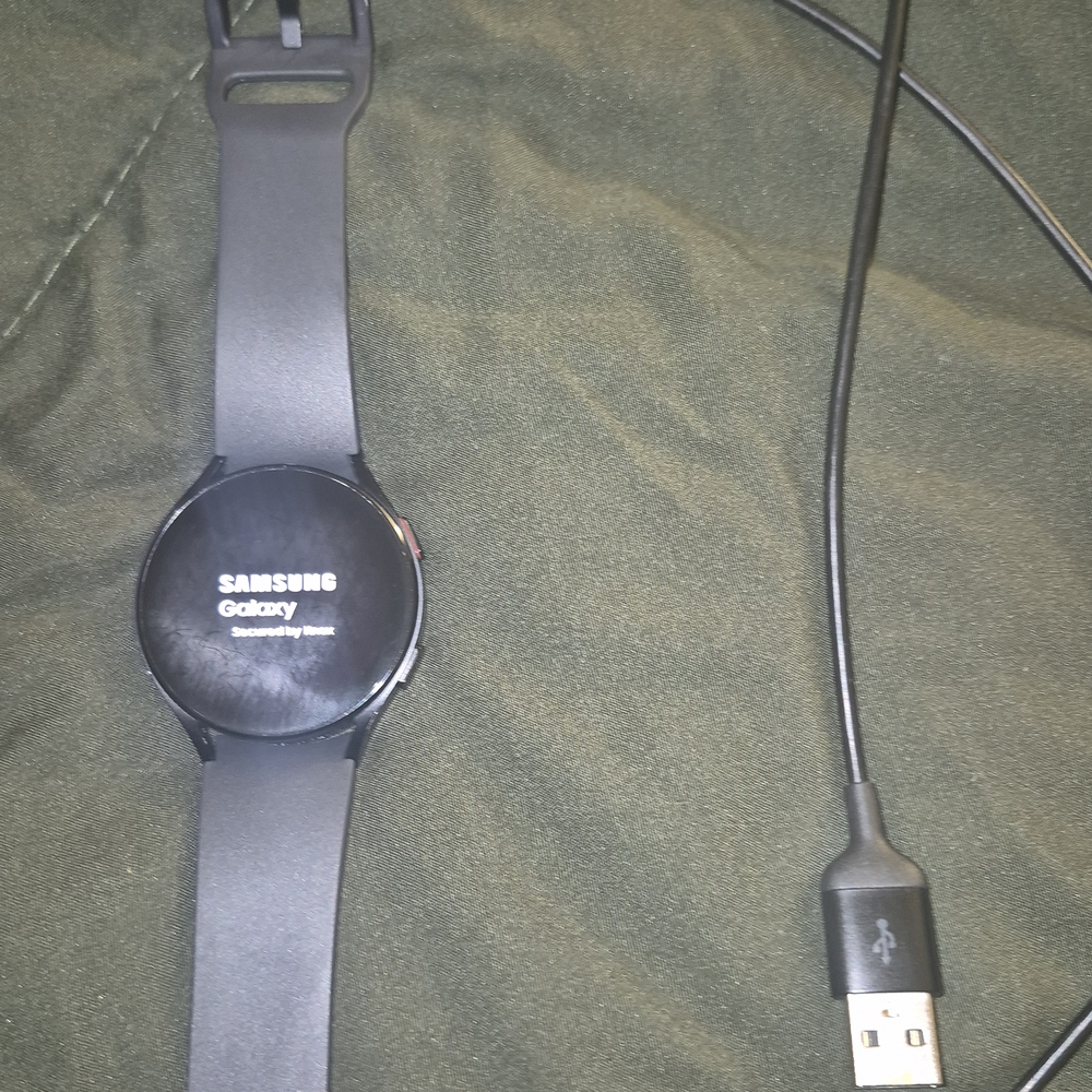 Samsung Galaxy Watch 5 Watch in Black with USB Cable